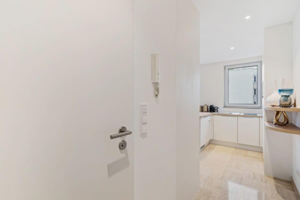 Modern Studio With King Bed, Walk To Attractions Lussemburgo Esterno foto