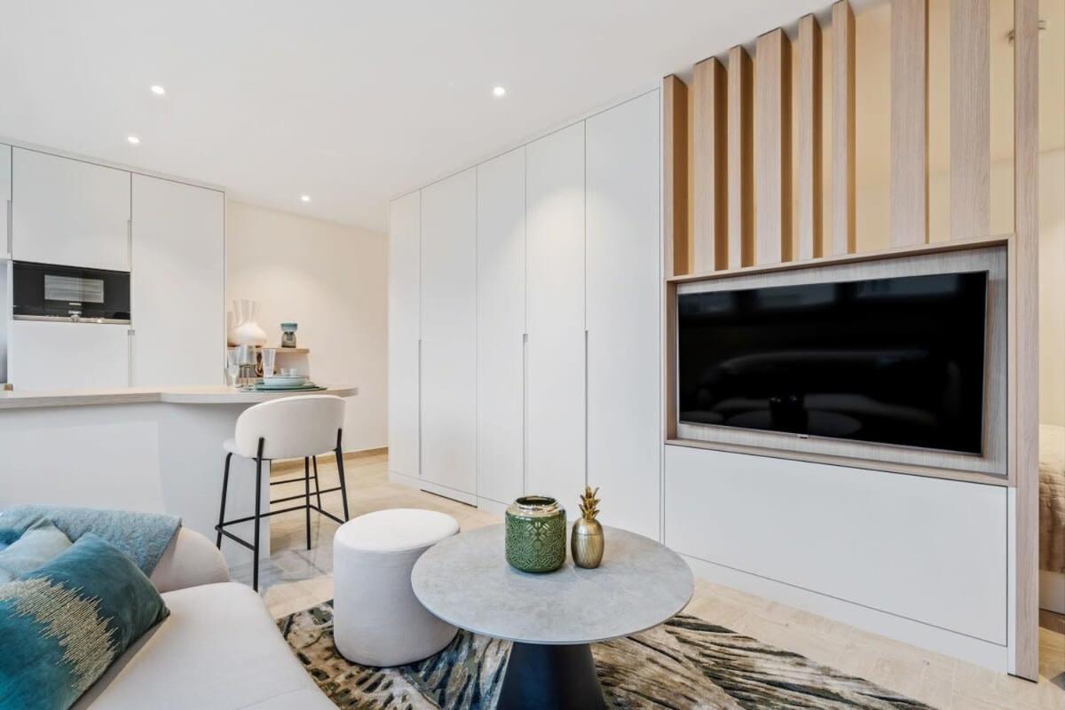 Modern Studio With King Bed, Walk To Attractions Lussemburgo Esterno foto