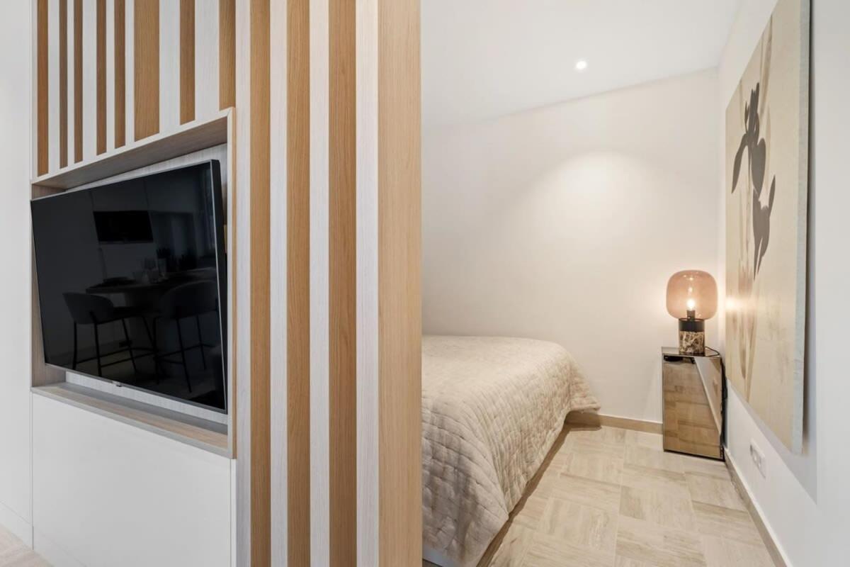Modern Studio With King Bed, Walk To Attractions Lussemburgo Esterno foto